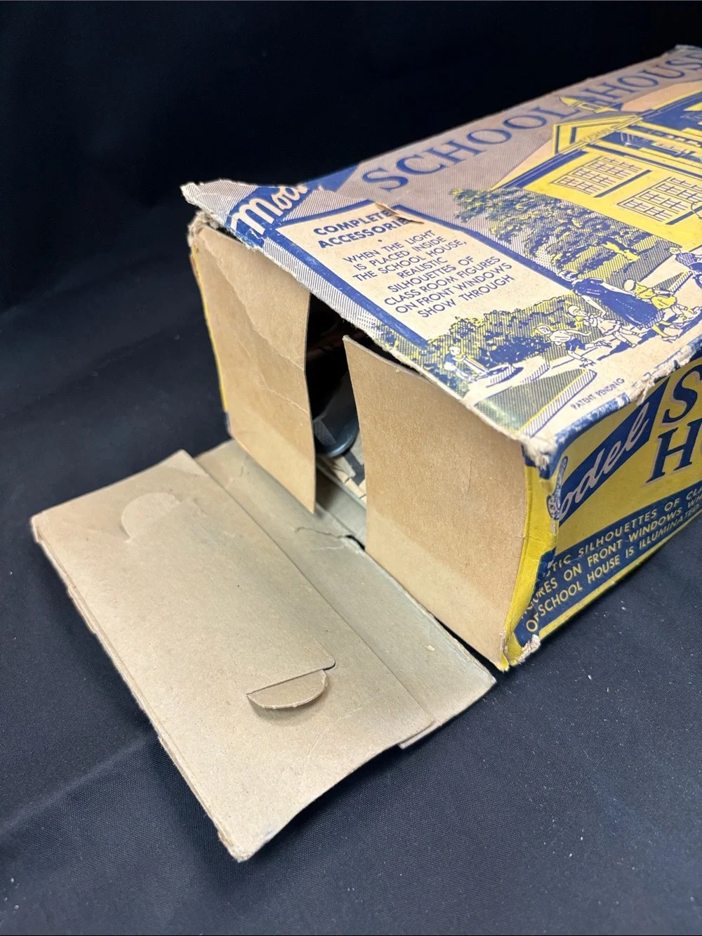 School House Model vintage - Yellow & Blue.   0271